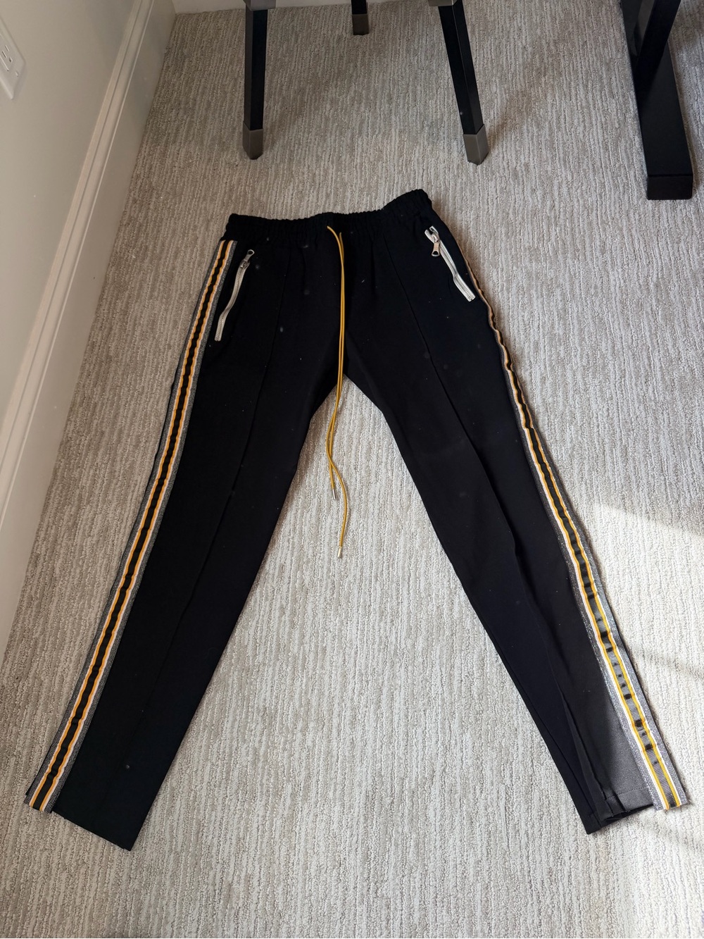 Rhude Mens Track pants - black and yellow